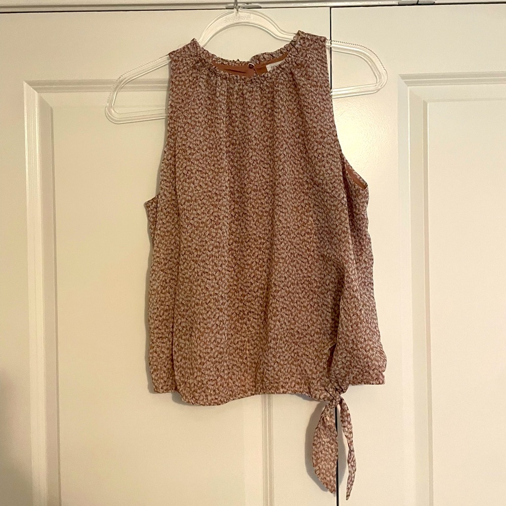 Sleeveless top size M, pale rose color